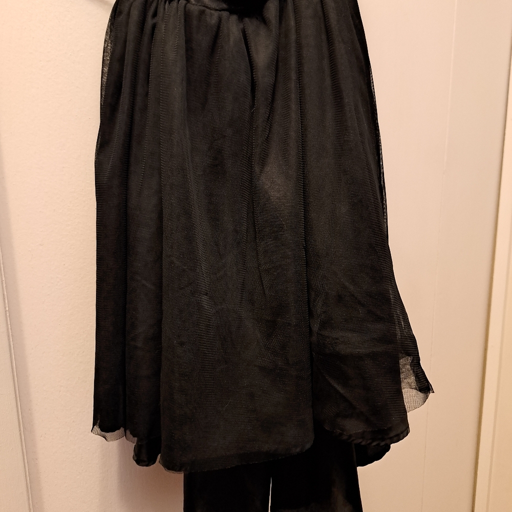 Short Black double layer skirt.